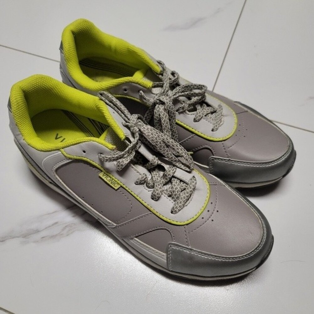 womens vionic hardly used tennis shoes - no signs of wear